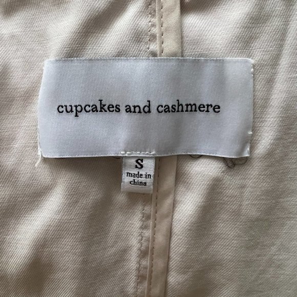 CUPCAKES & CASHMERE Penelope Belted Vest in Cream (S) - Picture 12 of 13